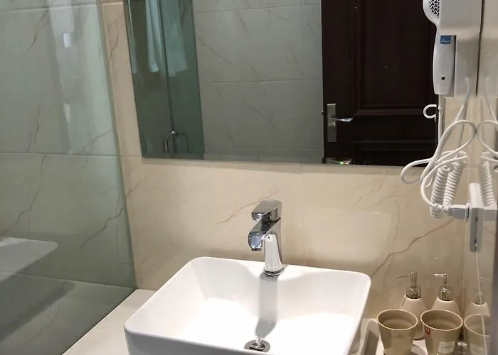 Khách sạn Golden Sea 3*