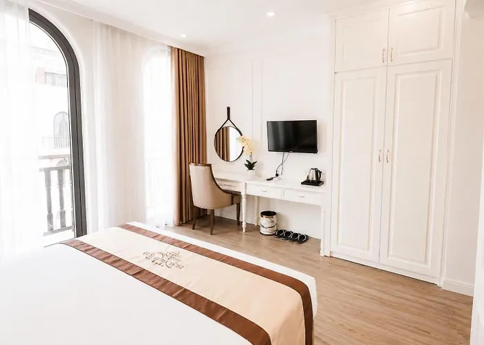 Khách sạn Golden Sea 3*